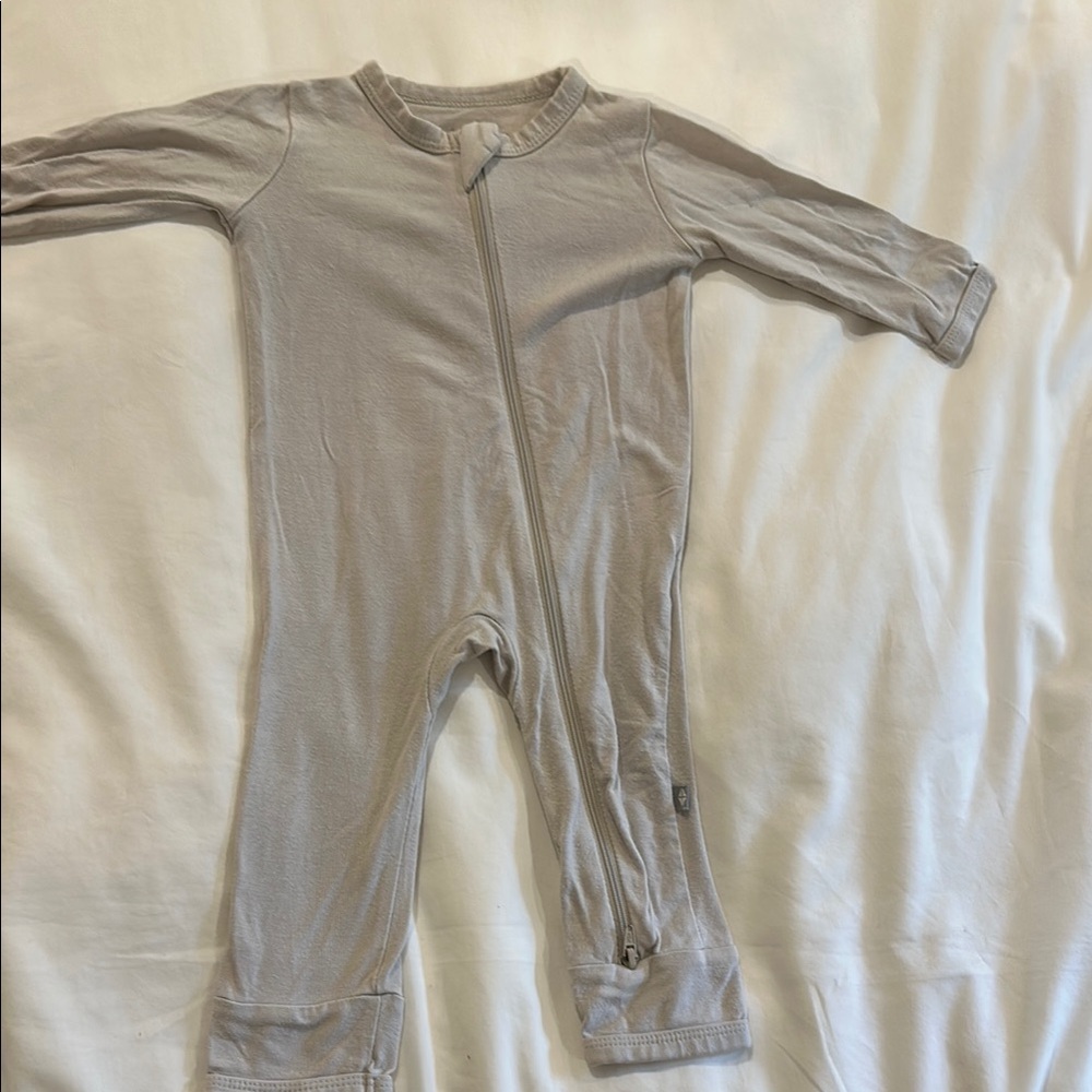 Cozy Gray Kyte Baby